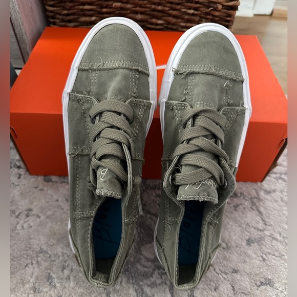 NWOT 🆕 Green Blowfish Slip On Sneakers - Picture 3 of 7